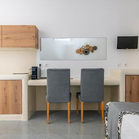 Big Blue Suites & Apartments 키오니아 외부 사진