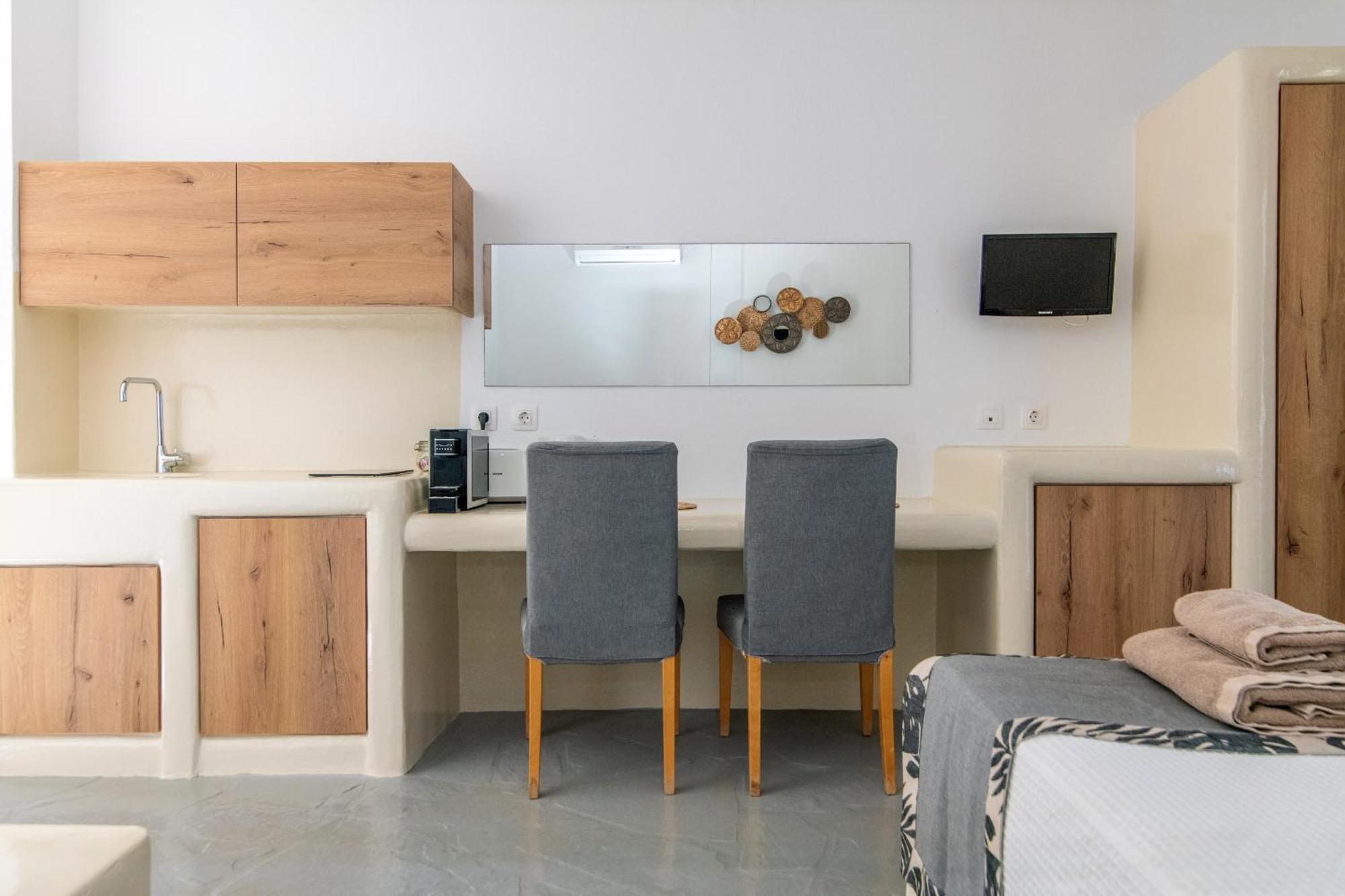 Big Blue Suites & Apartments 키오니아 외부 사진